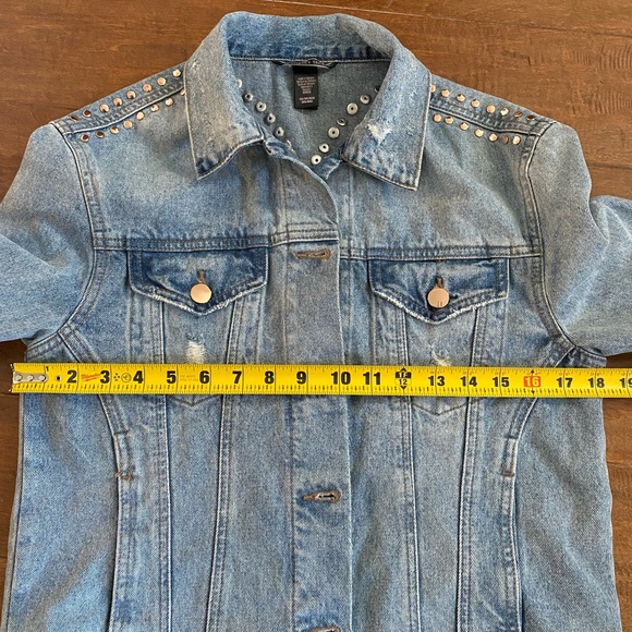 Victoria’s Secret Studded Distressed Denim Jean Jacket Sz XS/S - Picture 9 of 10